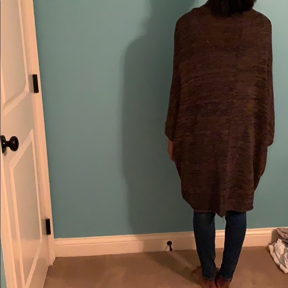 Cute no button cardigan! - Picture 2 of 3